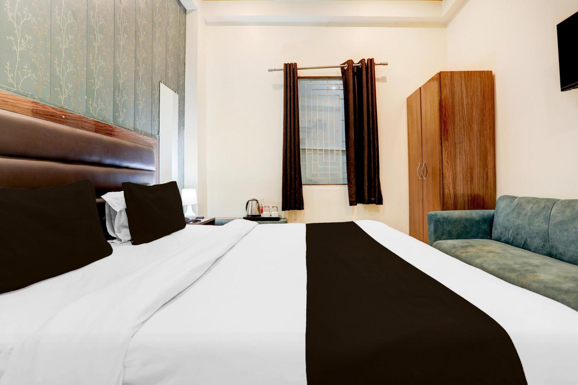 Super Hotel O Sankat Mochan Gandhi Nagar Kakarmatha エクステリア 写真